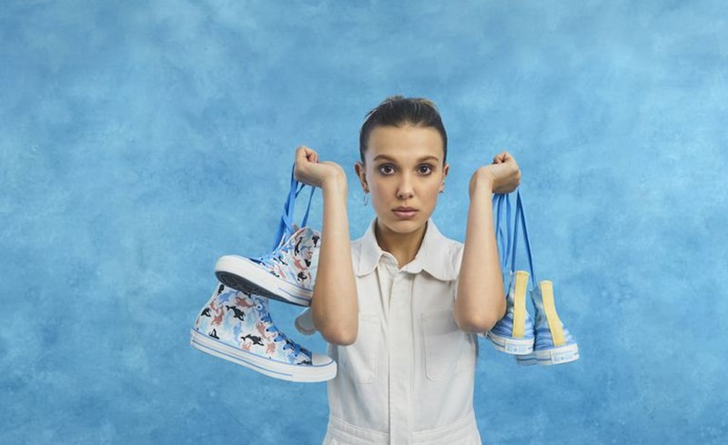 H 15χρονη Millie Bobby Brown σχεδίασε τα δικά της sneakers - εικόνα 1