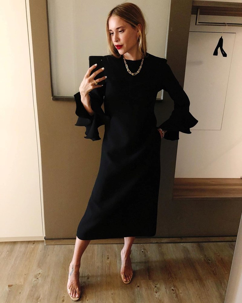 7 τρόποι να φορέσεις τα αγαπημένα σου φορέματα τώρα και το φθινόπωρο - εικόνα 5