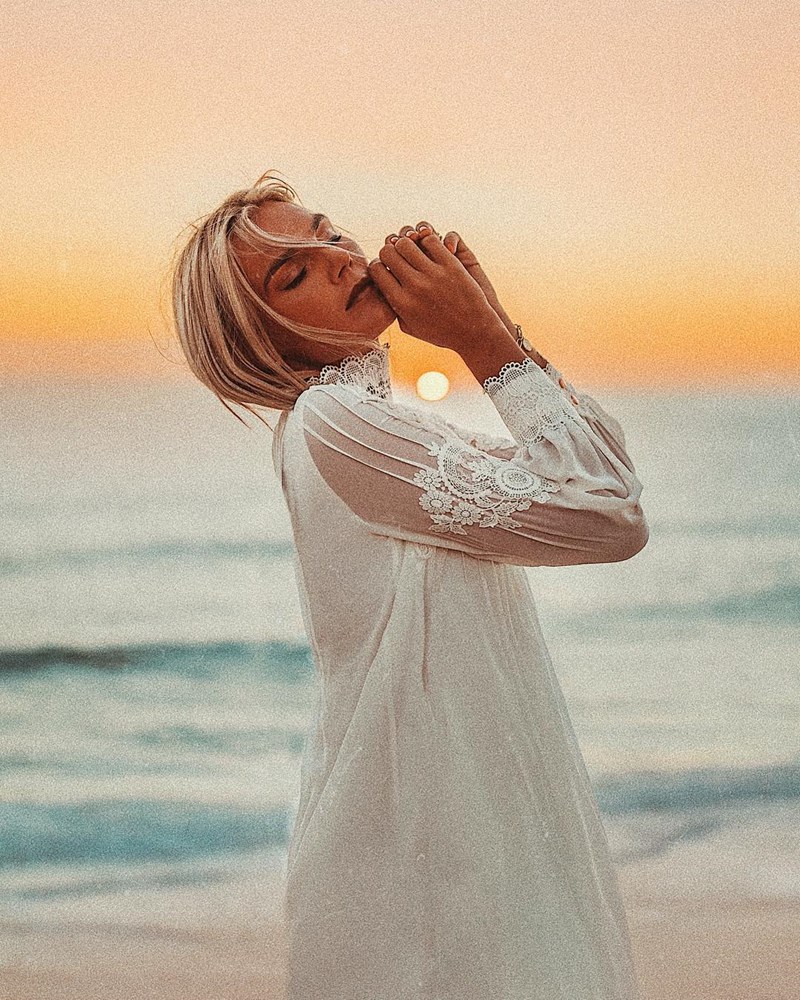 10 αέρινα φορέματα με μανίκια για τις αυγουστιάτικες νύχτες - εικόνα 1