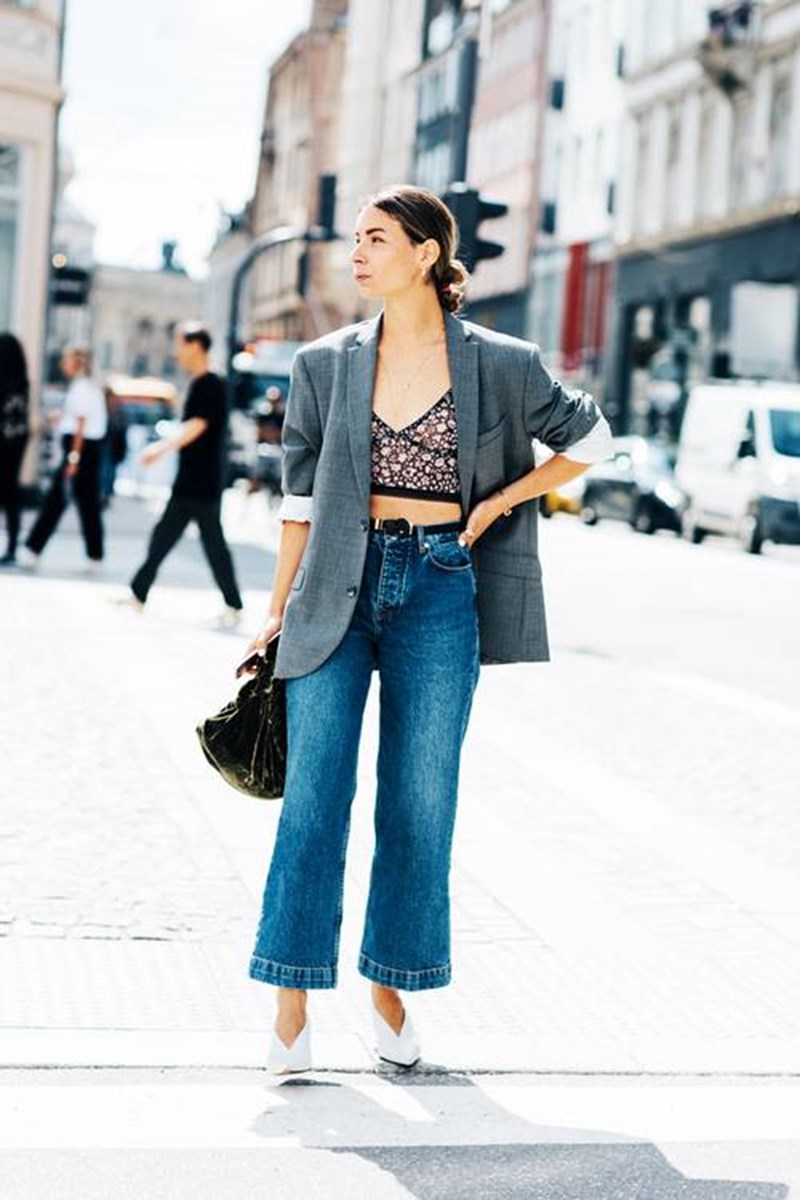 7 κανόνες για να φορέσεις το cropped flare παντελόνι (και να αναδείξεις τη σιλουέτα σου αντί να την «χαντακώσεις») - εικόνα 5