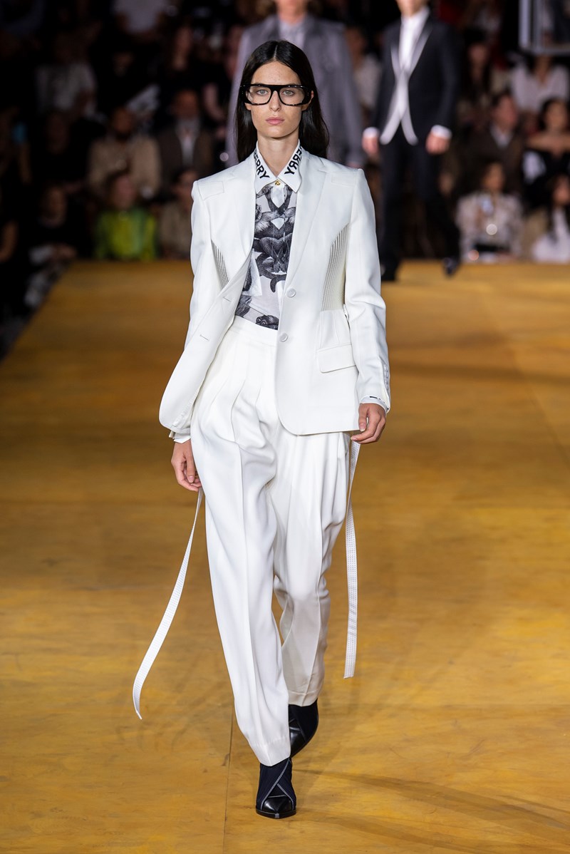 5 λόγοι που αγαπήσαμε το show του οίκου Burberry - εικόνα 4
