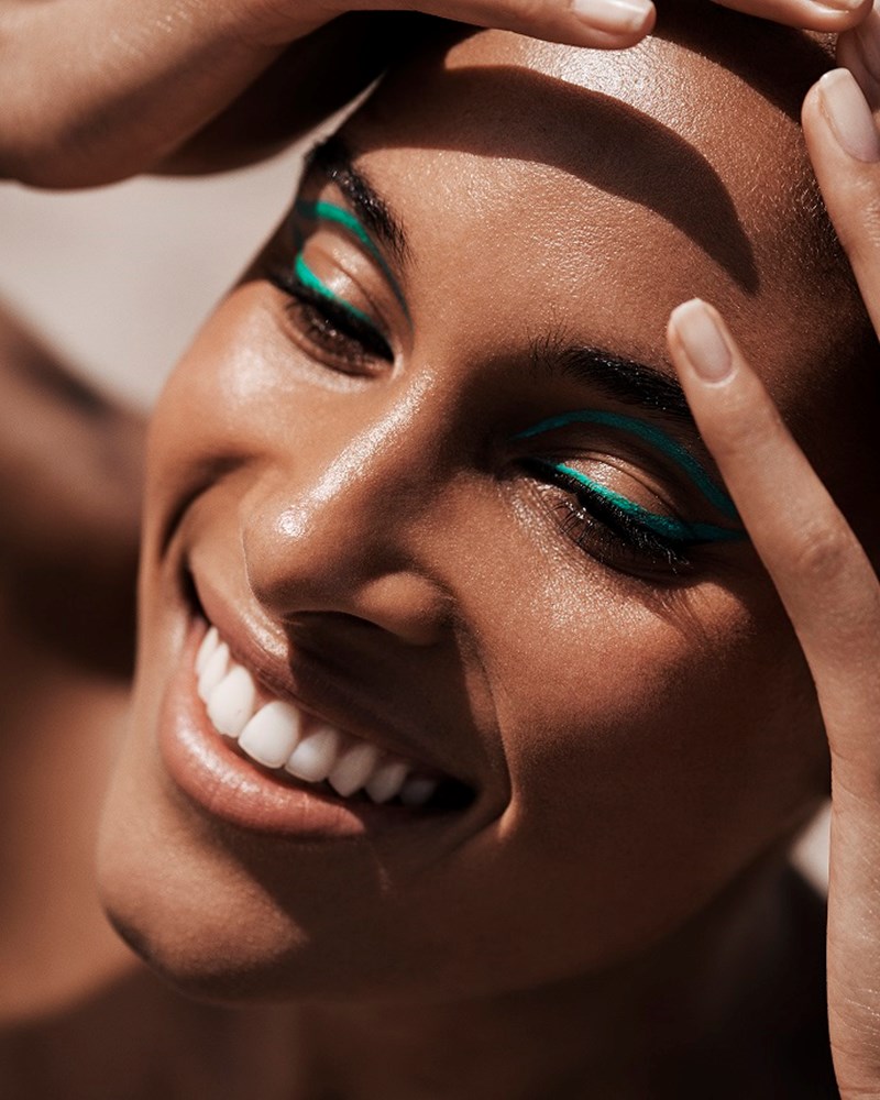 Από το καλοκαίρι στο φθινόπωρο: 4 μεταβατικά make-up λουκ που κόβουν την ανάσα - εικόνα 2