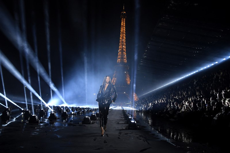 Τα 4 στοιχεία που κρατήσαμε από το show του Saint Laurent - εικόνα 4