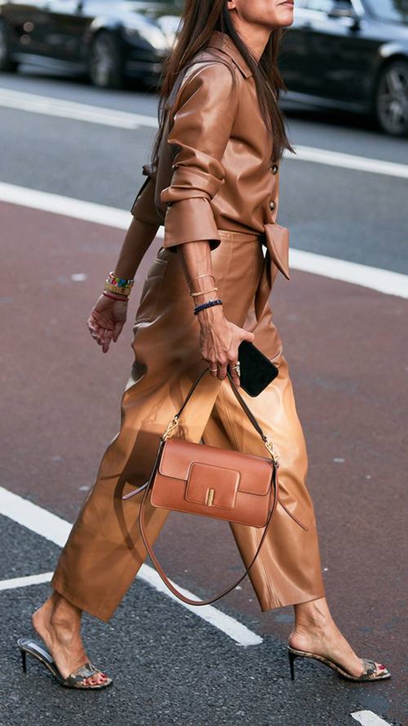 21 απόλυτα on trend εμφανίσεις από το street style της LFW - εικόνα 1