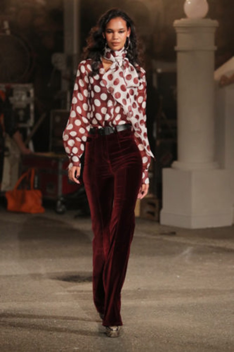 TommyXZendaya: Είδαμε από κοντά την 70's συλλογή τους στη Νέα Υόρκη - εικόνα 1