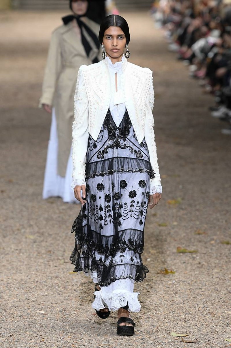 Top 5: Αυτά είναι τα shows της London Fashion Week που ερωτευτήκαμε - εικόνα 14