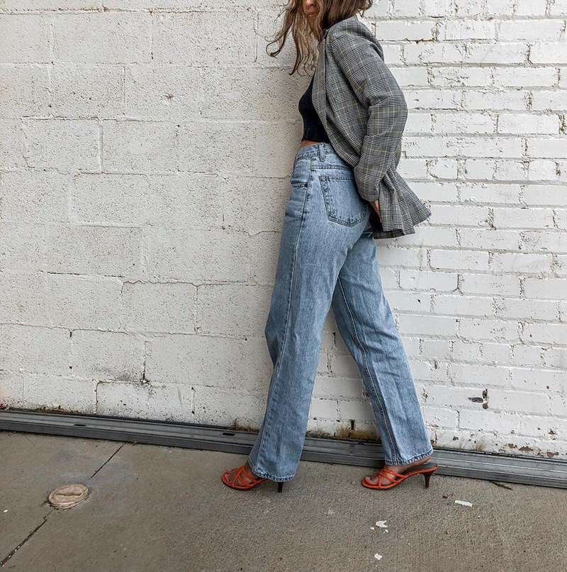 Αυτή είναι η πιο αμφιλεγόμενη denim τάση της σεζόν. Θα την υιοθετούσες; - εικόνα 5