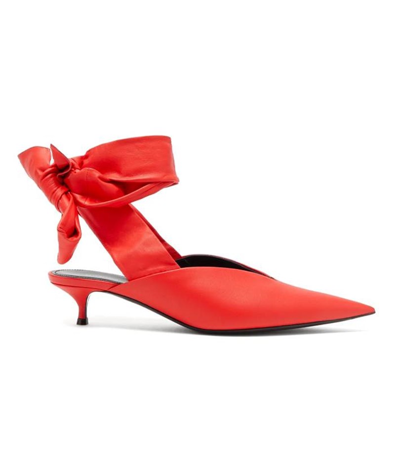 H Hailey Bieber φοράει ήδη τα πιο hot παπούτσια του φθινοπώρου - εικόνα 2