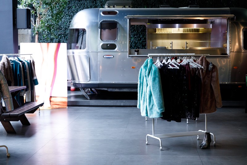 Οι συντάκτριες του ELLE.gr στο πιο ροζ πάρτι της πόλης - εικόνα 2