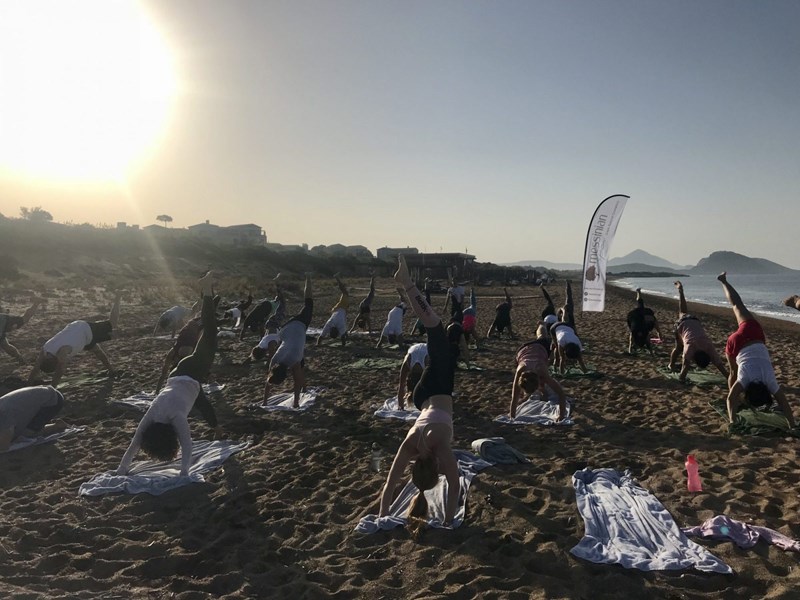 Κάναμε beach yoga στην πιο μαγευτική παραλία - εικόνα 3