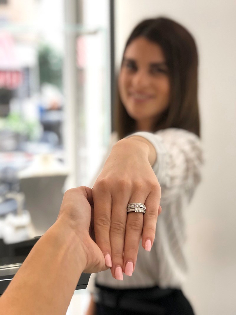 Just Say Yes: Πώς θα συνδυάσετε το μονόπετρο με τις βέρες σας; - εικόνα 5