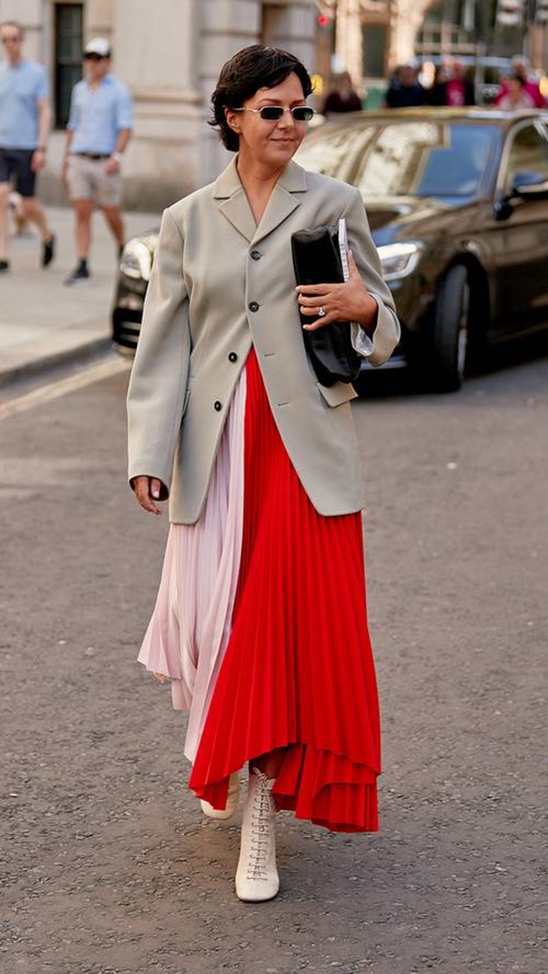 10 ultra chic look με πλισέ φούστα για να πάρεις ιδέες (+ οι 11 καλύτερες!) - εικόνα 7