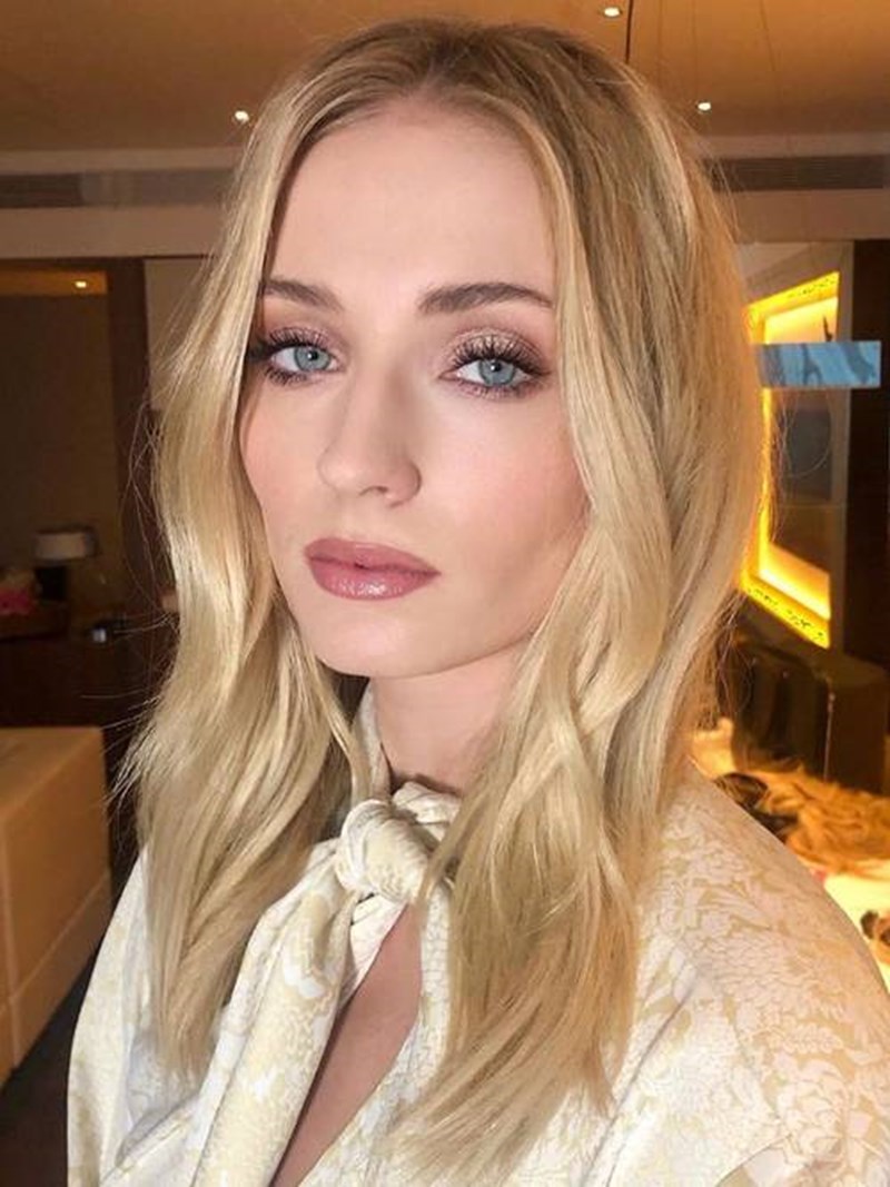 9 beauty looks της Sophie Turner που θα αντιγράψουμε άμεσα - εικόνα 1