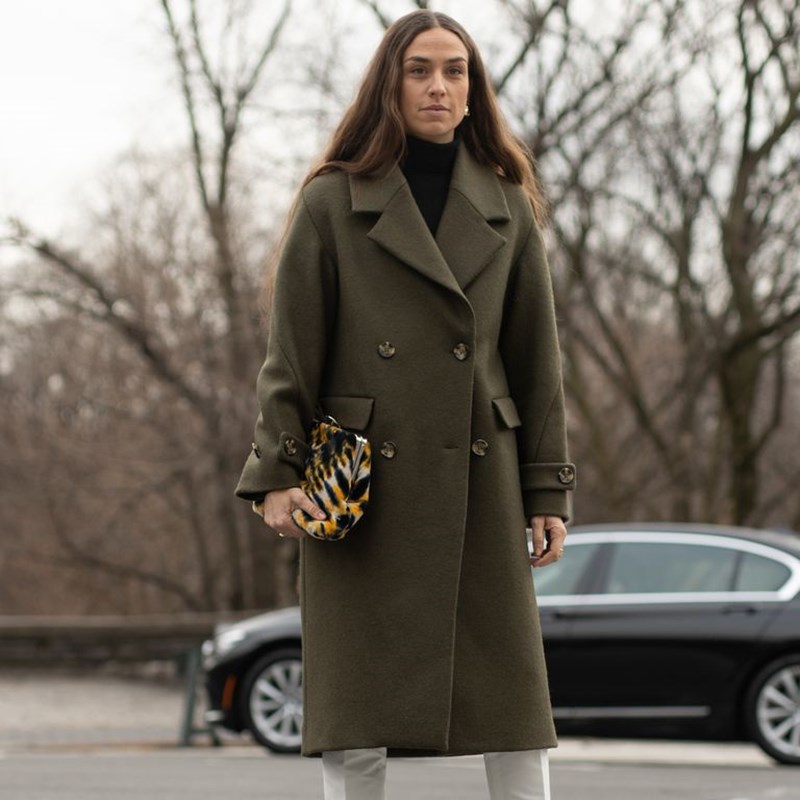 Μιλιτέρ πανωφόρι: Το στυλ που βλέπουμε παντού (και θέλουμε τώρα) - εικόνα 1