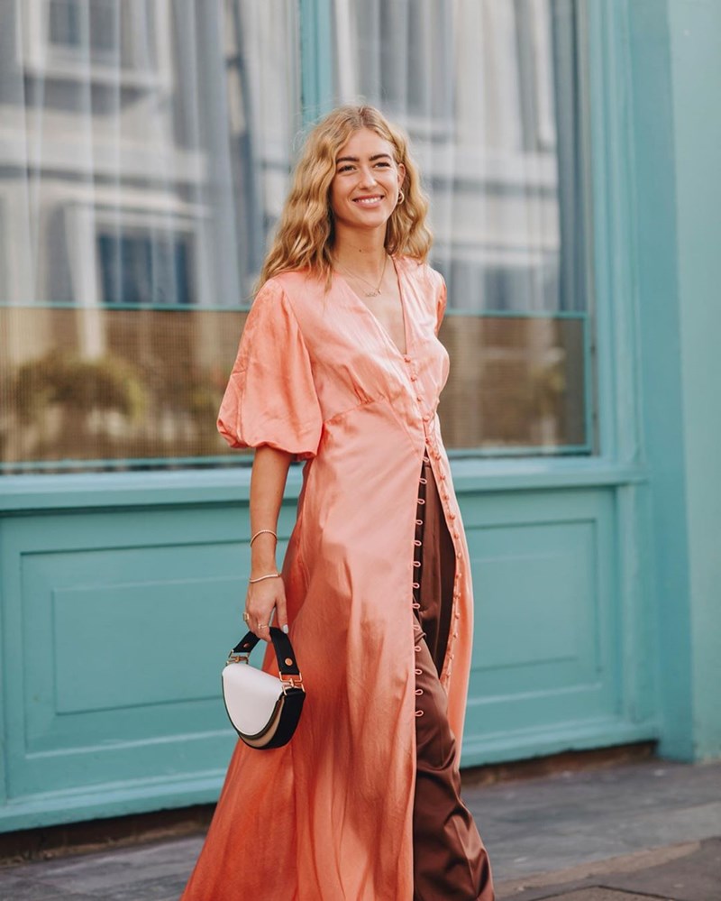 Αυτή είναι η τσάντα που κρατούν τώρα όλες οι influencers (και είναι ΠΟΛΥ οικονομική) - εικόνα 2