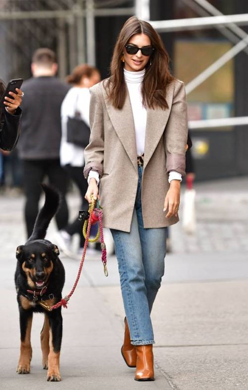 Jeans & Boots: 4 φορές που η Emily Ratajkowski έκανε αυτό το συνδυασμό και μας τρέλανε! - εικόνα 1