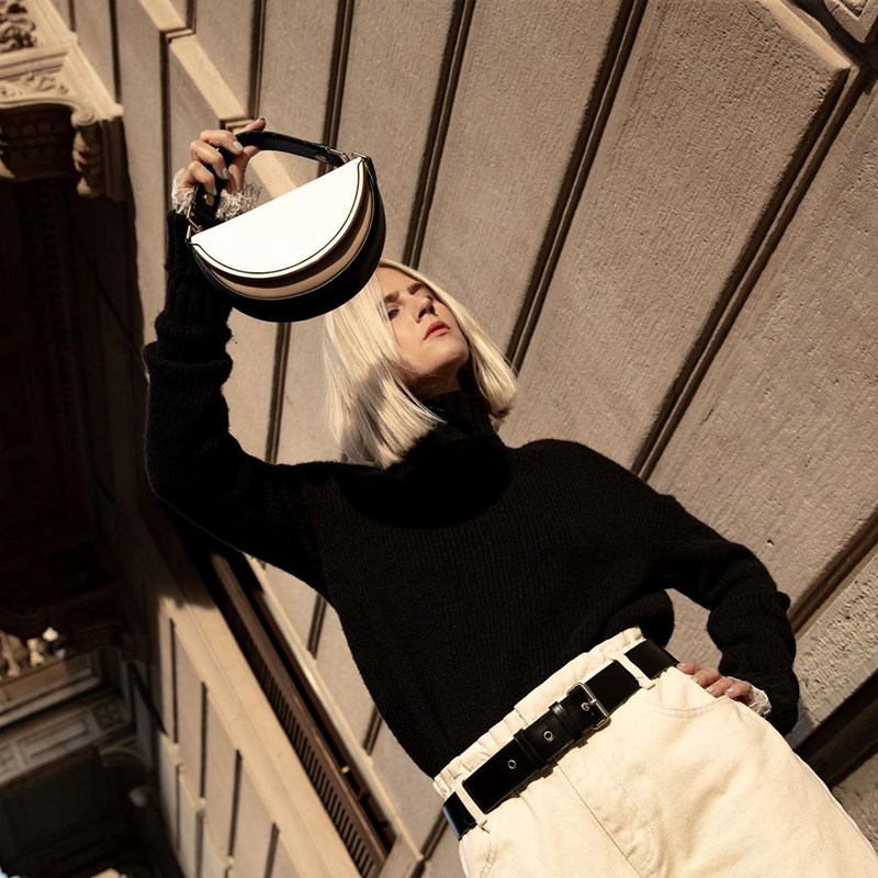 Αυτή είναι η τσάντα που κρατούν τώρα όλες οι influencers (και είναι ΠΟΛΥ οικονομική) - εικόνα 1