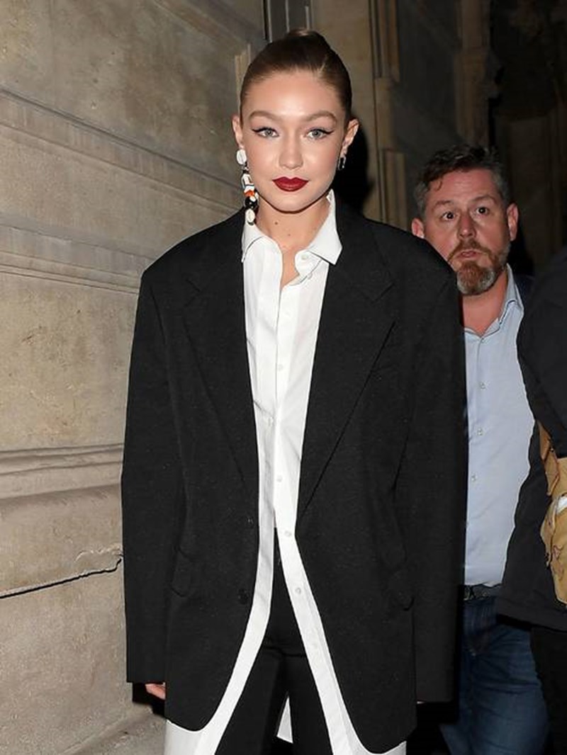 4 celebrities που λατρεύουν τα Mango + τα κομμάτια που επιλέγουν - εικόνα 1