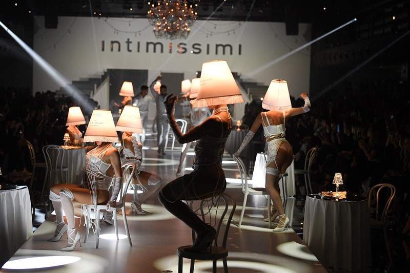 Ταξιδέψαμε στη Βερόνα για ένα μοναδικό fashion show - εικόνα 1