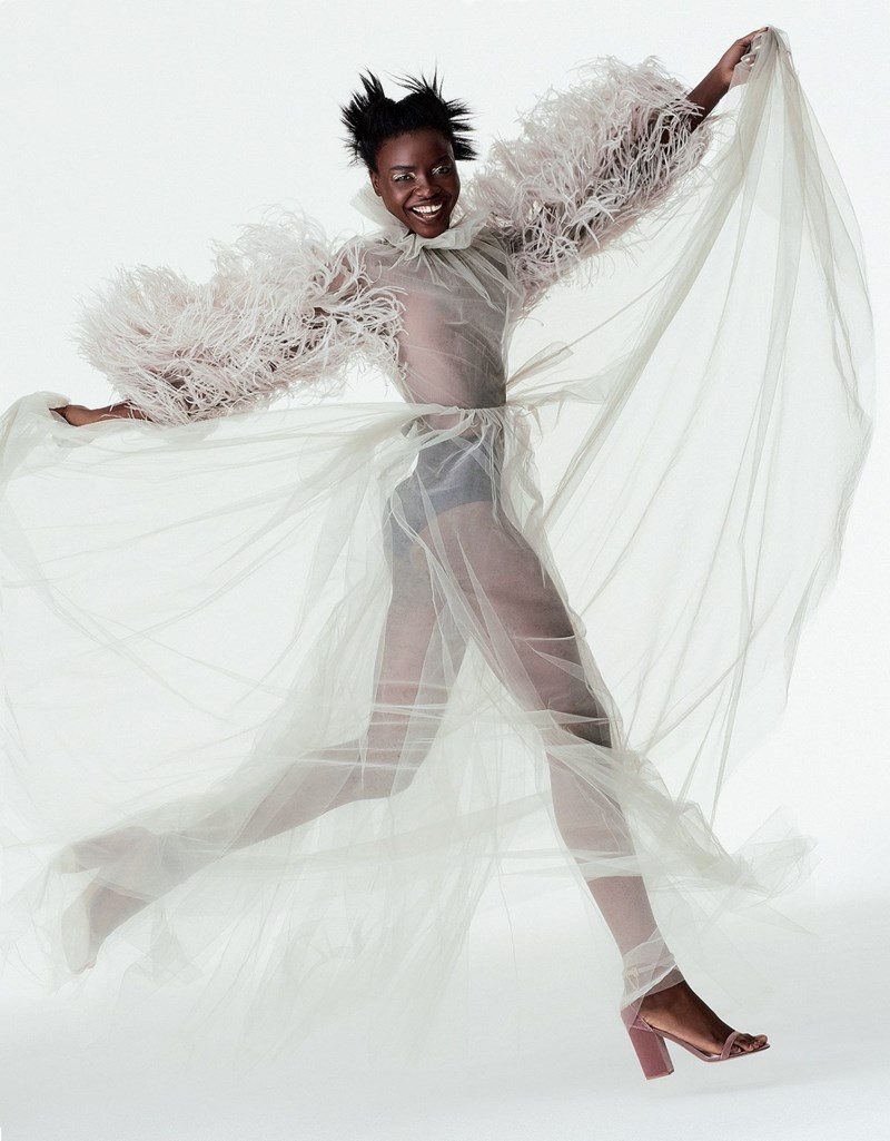 Electric Nights: 6 λουκ που λάμπουν στα φώτα της νύχτας - εικόνα 5