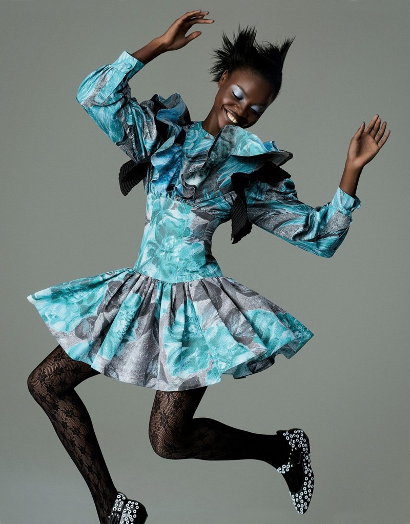 Electric Nights: 6 λουκ που λάμπουν στα φώτα της νύχτας - εικόνα 4