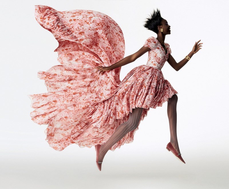 Electric Nights: 6 λουκ που λάμπουν στα φώτα της νύχτας - εικόνα 2