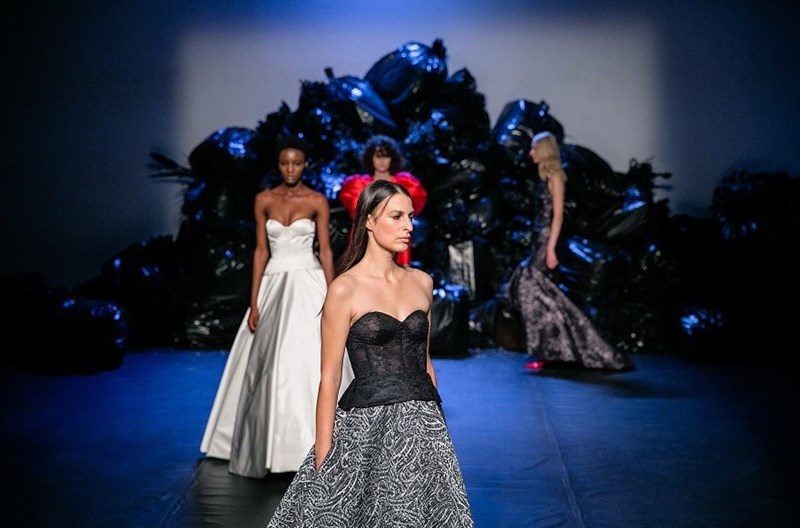 Οι MI-RŌ έφεραν ξανά το παρελθόν στη μόδα - εικόνα 1