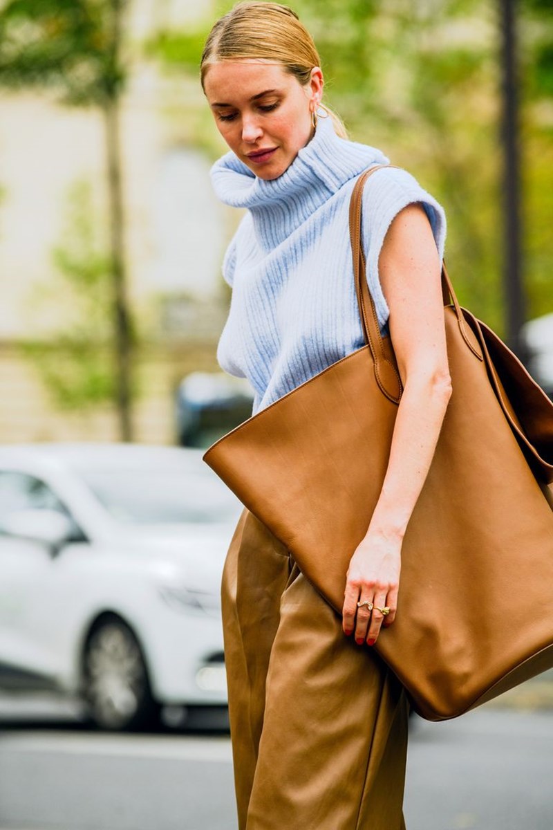 Ρωτήσαμε τους top buyers του πλανήτη και μάθαμε τα 5 bag trends του χειμώνα - εικόνα 3