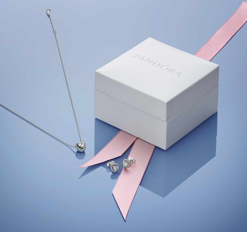 Ψάχνεις κάτι extra λαμπερό για να απογειώσει τα γιορτινά looks των ημερών; Εγώ το βρήκα! - εικόνα 8