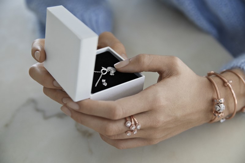 Ψάχνεις κάτι extra λαμπερό για να απογειώσει τα γιορτινά looks των ημερών; Εγώ το βρήκα! - εικόνα 7