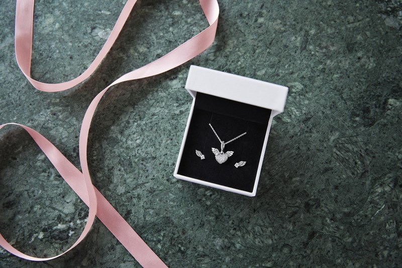 Ψάχνεις κάτι extra λαμπερό για να απογειώσει τα γιορτινά looks των ημερών; Εγώ το βρήκα! - εικόνα 3