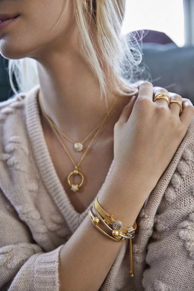 Ψάχνεις κάτι extra λαμπερό για να απογειώσει τα γιορτινά looks των ημερών; Εγώ το βρήκα! - εικόνα 9