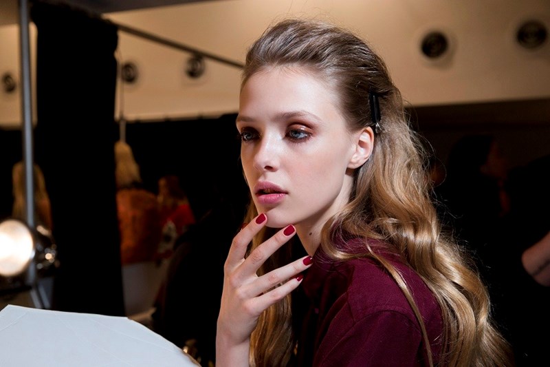 Αυτοί είναι οι πιο hot τρόποι να βάψεις τα νύχια σου τις γιορτές - εικόνα 1