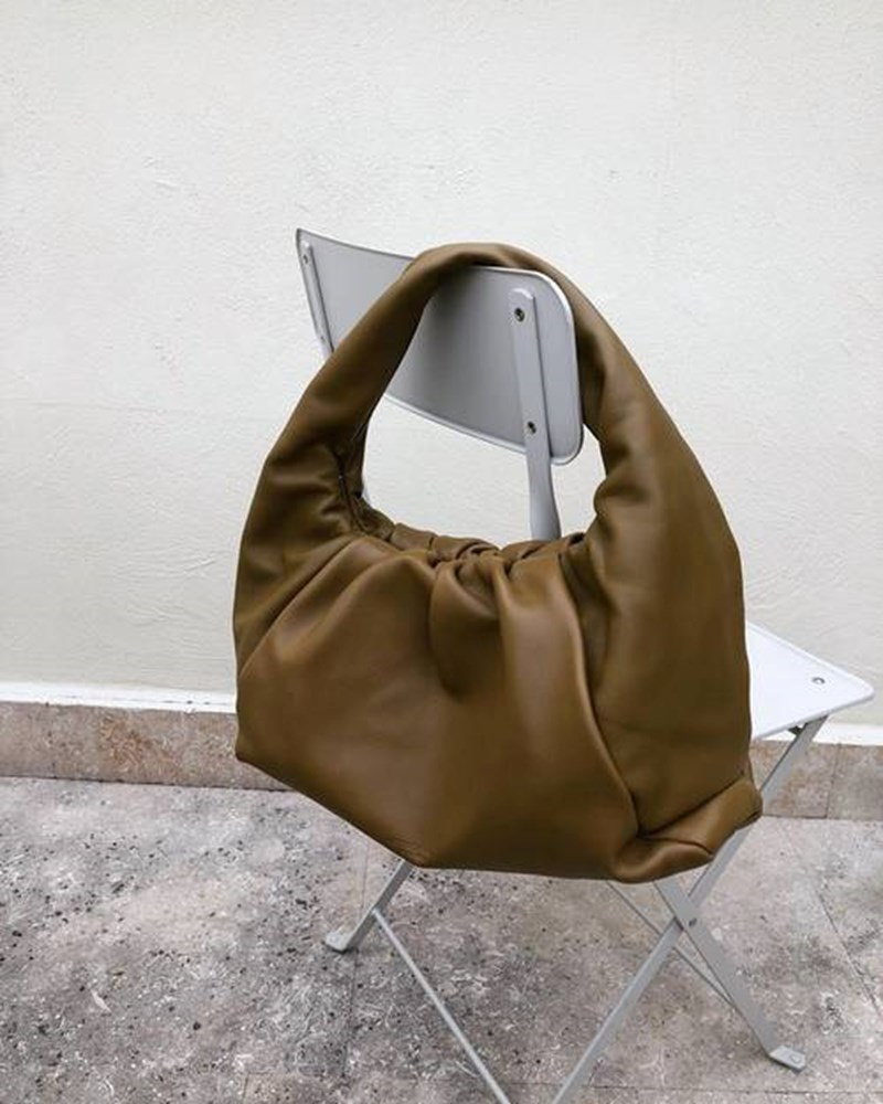 Top 5: Αυτές είναι οι μόνες designer τσάντες που κρατούν οι influencers - εικόνα 5