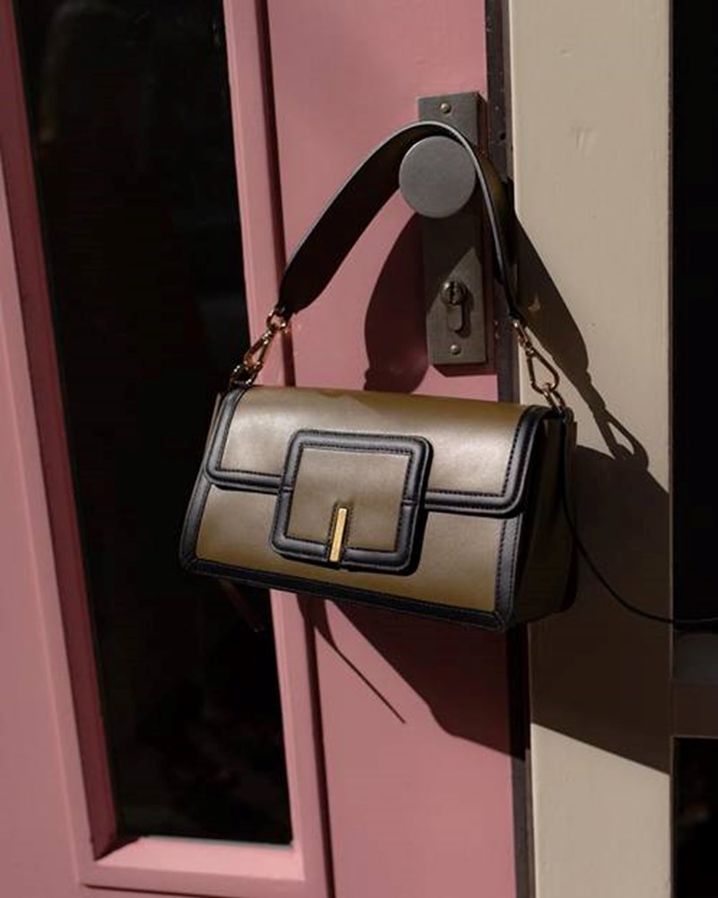 Top 5: Αυτές είναι οι μόνες designer τσάντες που κρατούν οι influencers - εικόνα 11