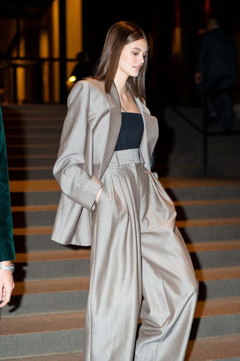 Γιατί όλα τα κορίτσια φορούν πια κοστούμι; - εικόνα 3