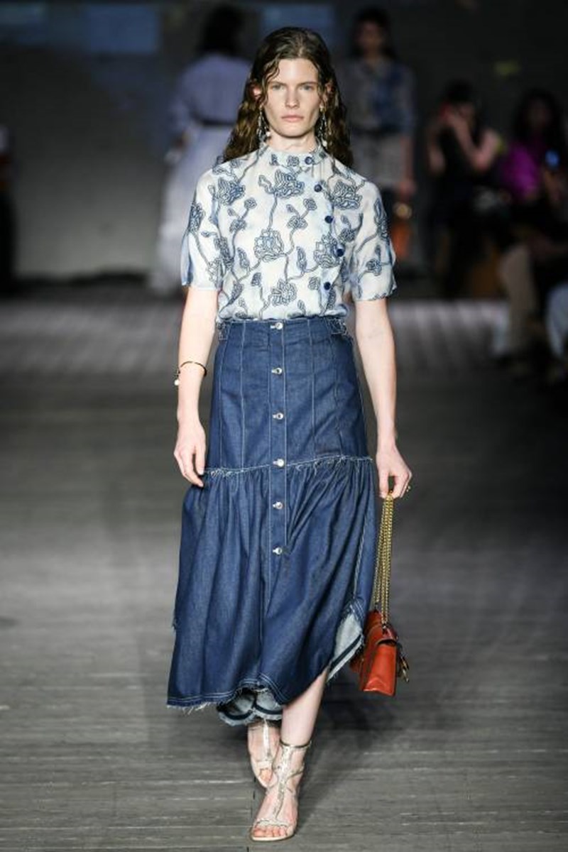 Αυτή είναι η φούστα που χρειάζεσαι το 2020 - εικόνα 7