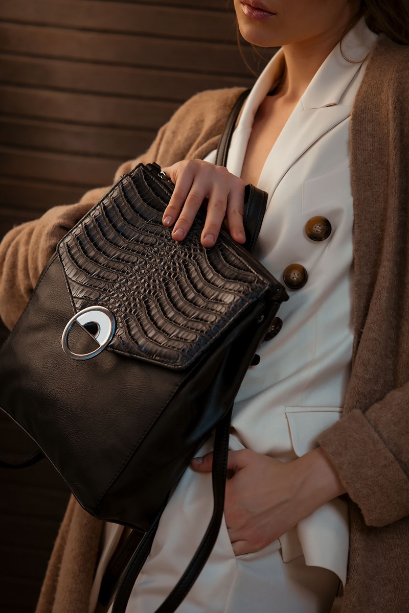 Christina Malle: Αυτές οι τσάντες έχουν ένα πολύ δυνατό χαρακτηριστικό - εικόνα 7