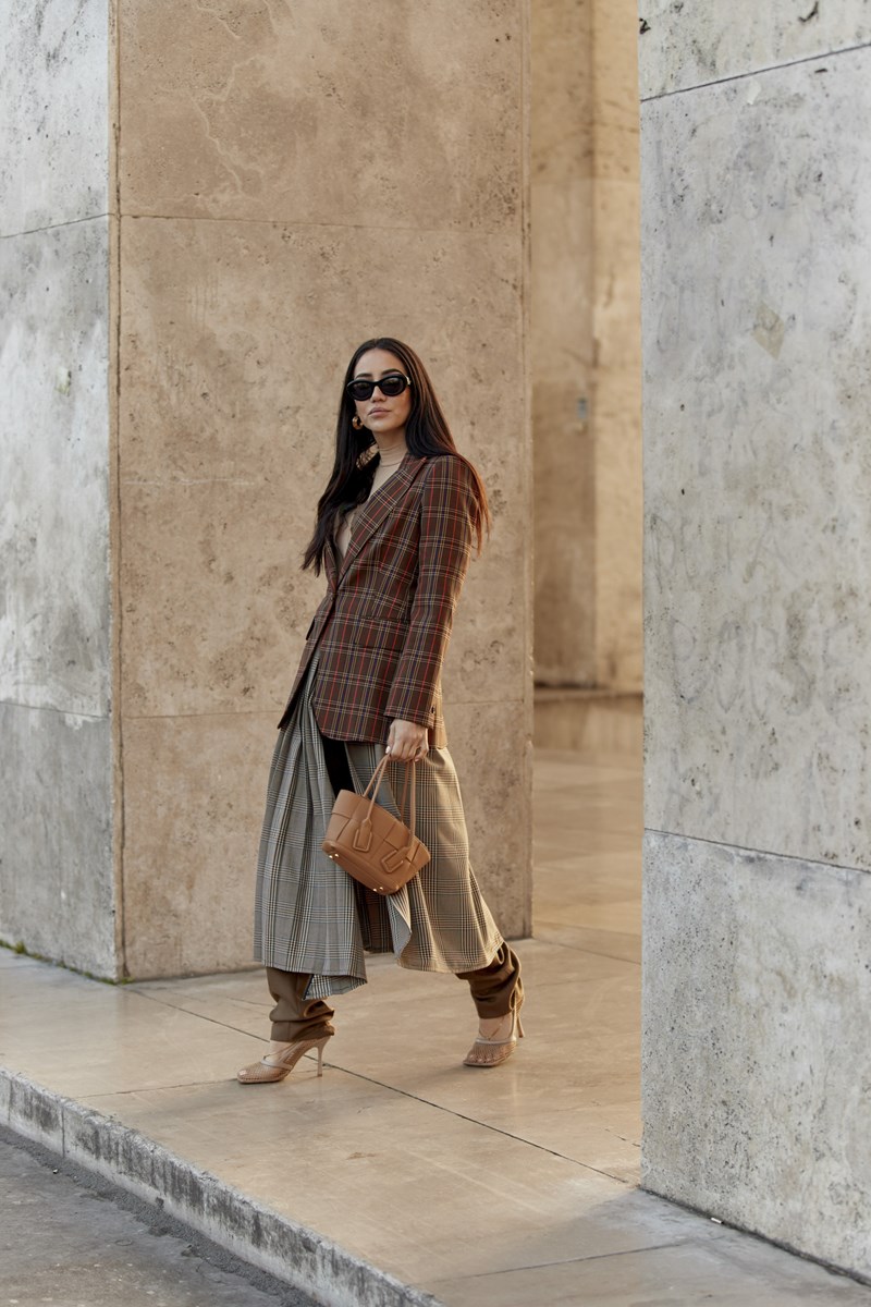 Αυτά τα 15 looks μας έπεισαν να φοράμε neutrals κάθε μέρα για μια ολόκληρη εβδομάδα - εικόνα 1