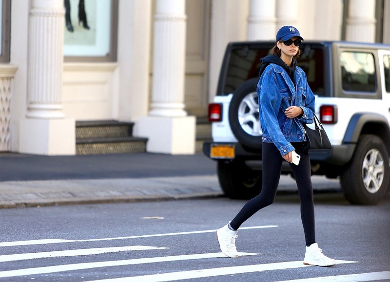 Έχεις ένα κολάν; Δες πώς θα το συνδυάσεις στο καθημερινό στυλ σου - εικόνα 1