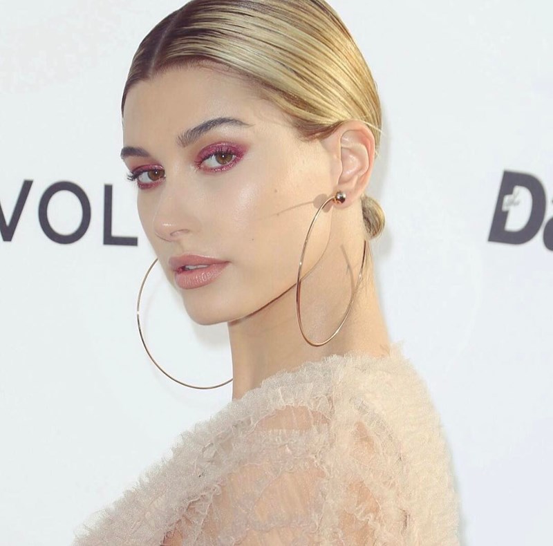 Μπορντό σκιά: Η τάση που θα σε κάνει να ξεχάσεις (για λίγο) τα neutrals - εικόνα 6