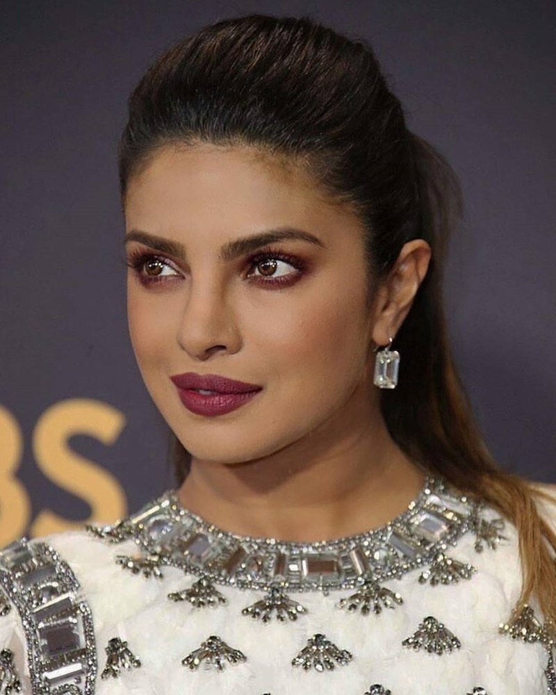 Μπορντό σκιά: Η τάση που θα σε κάνει να ξεχάσεις (για λίγο) τα neutrals - εικόνα 4