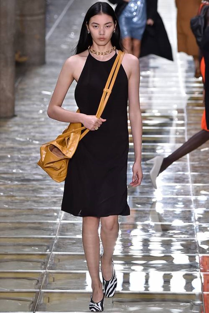 Άνοιξη 2020: 6 φορέματα από τα ντεφιλέ που πρέπει να βάλεις στη λίστα σου - εικόνα 6