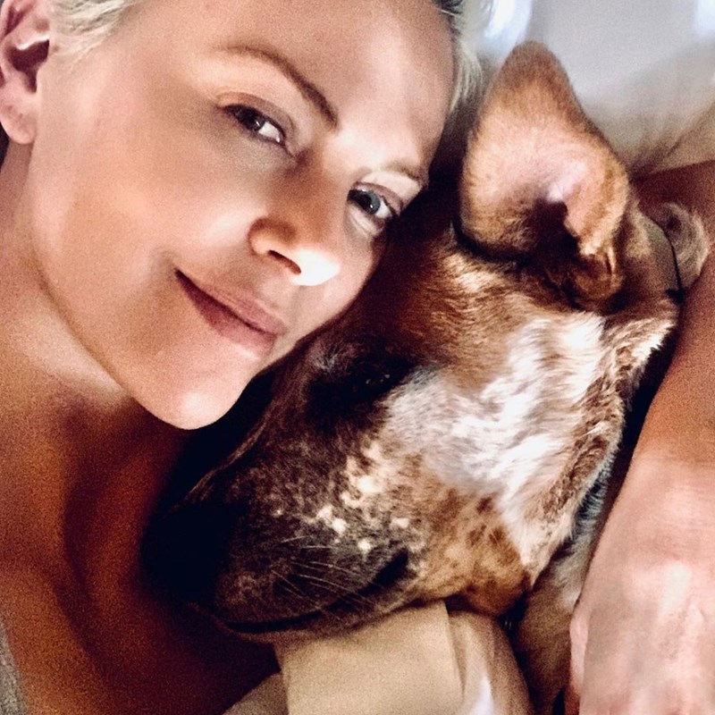 10+1 celebrities που λατρεύουν την make up free επιδερμίδα τους - εικόνα 1