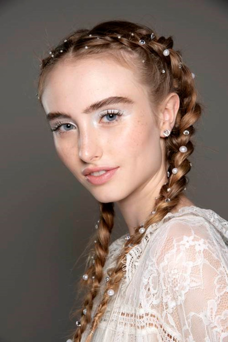 Οι μεγαλύτερες τάσεις στα μαλλιά κατευθείαν από τα ντεφιλέ - εικόνα 9