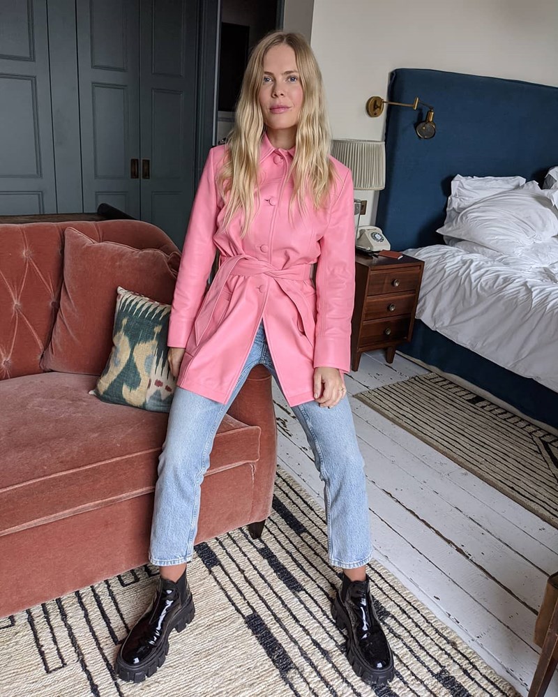 8 χρώματα που όλες θα συνδυάσουμε με τα denim παντελόνια μας - εικόνα 2