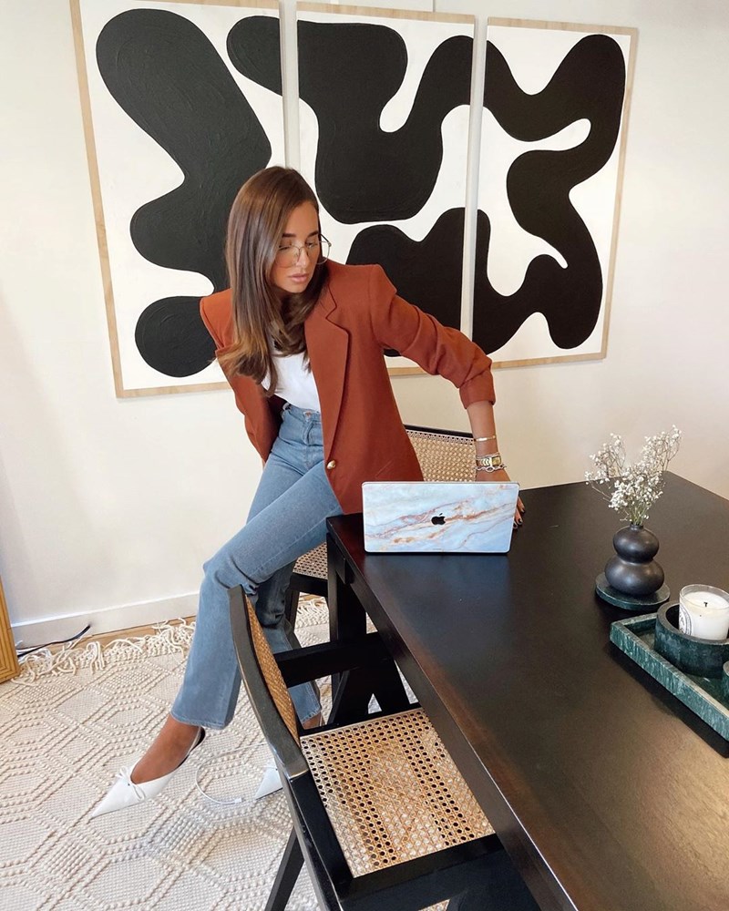 8 χρώματα που όλες θα συνδυάσουμε με τα denim παντελόνια μας - εικόνα 3