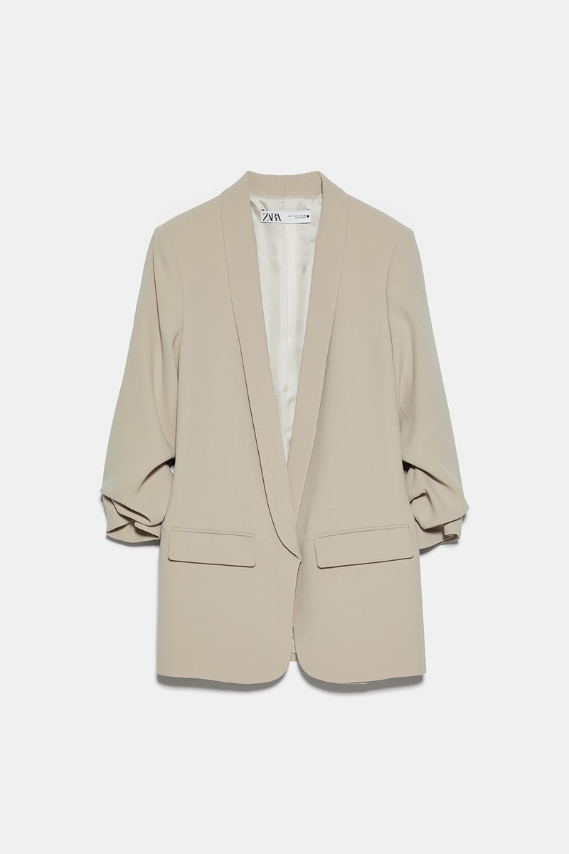 Η Gigi Hadid φόρεσε το τέλειο oversized σακάκι και εμείς σου βρήκαμε άλλα 6 οικονομικά σχέδια - εικόνα 7