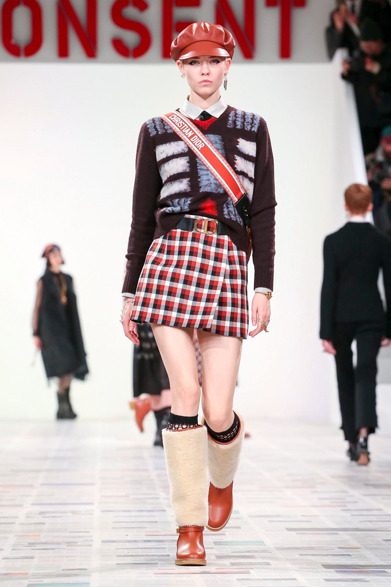 Η συλλογή του οίκου Dior κάνει αναδρομή στα 70's - εικόνα 9