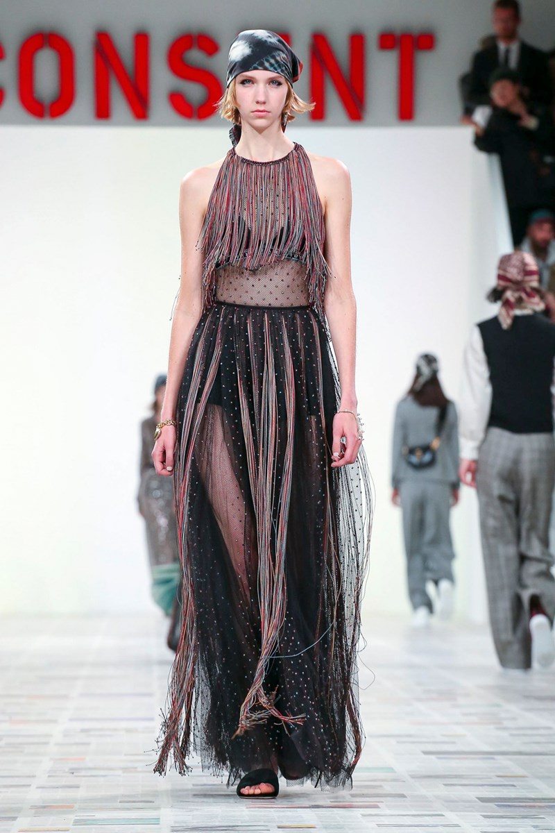 Η συλλογή του οίκου Dior κάνει αναδρομή στα 70's - εικόνα 7